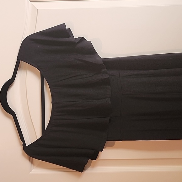 Black Ruffle Neckline Knit Jumpsuit Size Small EUC - Picture 2 of 6